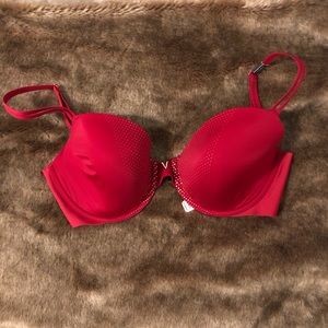 New Victoria’s Secret Bra 32DDD lightly lined Demi